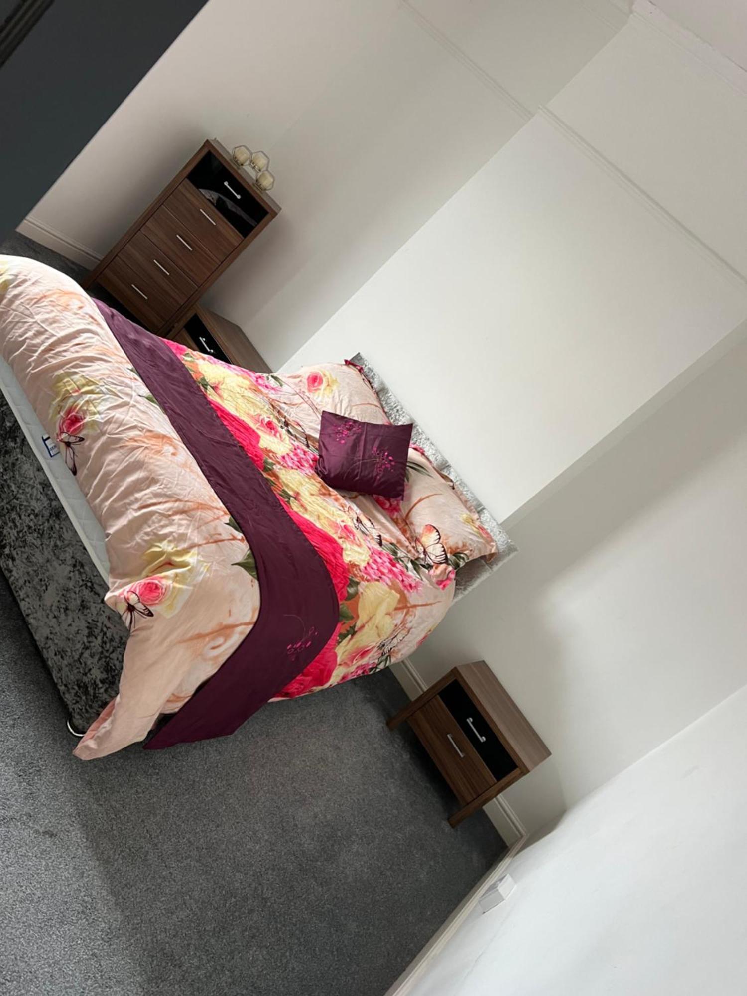 Ferienwohnung Quigley Buildings - Stylish Entire 2 Bed House Sleeps 5 Wigan - Private Garden - Free Parking - Wifi - Secure Garden Exterior foto